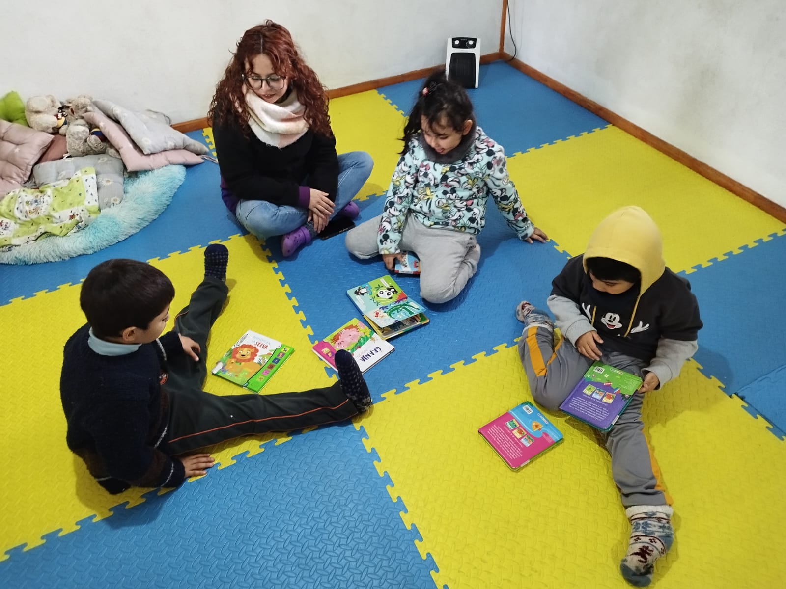 Grupo en espacio de juego